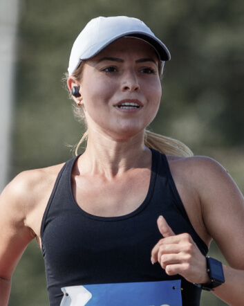Blonde runner wearing a baseball cap.